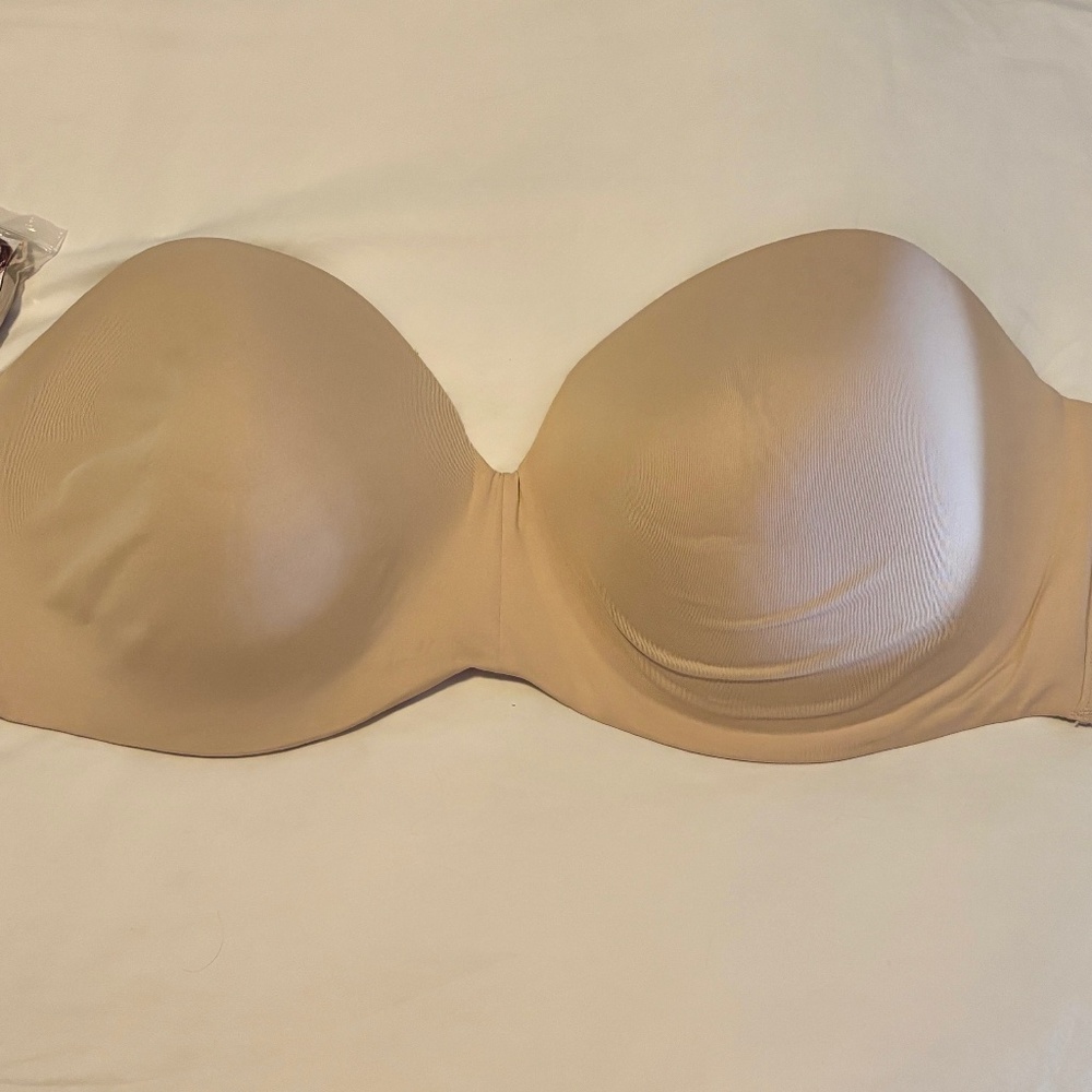Nude Maidenform Strapless convertible bra. Size 40DDD